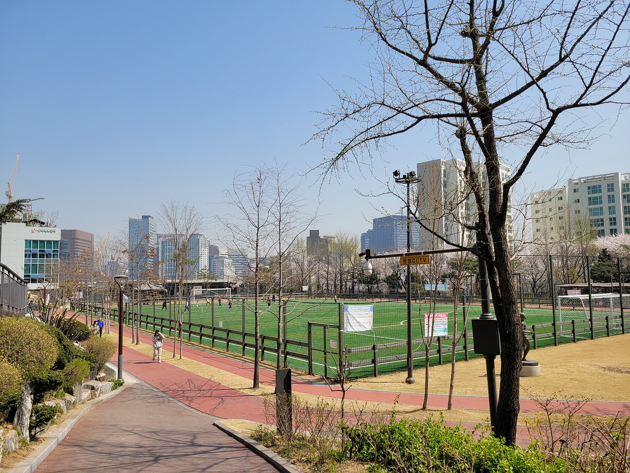 次展示了其